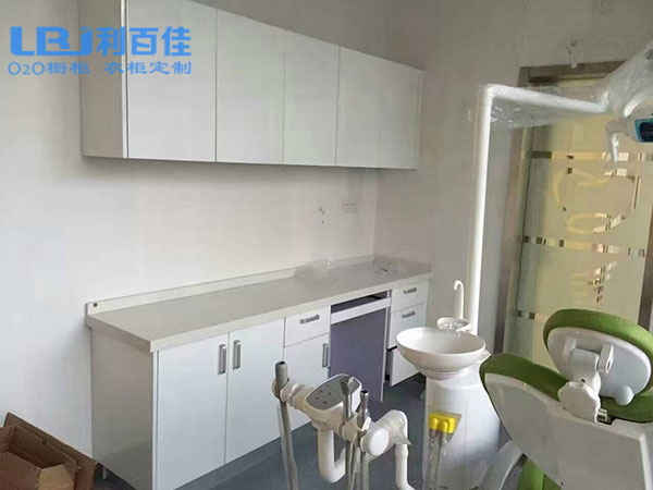 為什么口腔?？蒲b修找利百佳定制櫥柜、衣柜、衛(wèi)浴柜