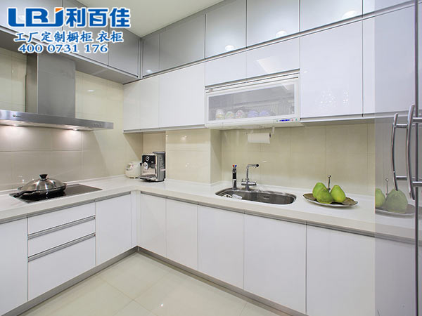整體櫥柜春節(jié)大掃除讓你頭疼？別急，利百佳有妙招