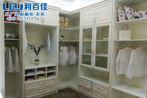 整體衣柜定制，利百佳教你如何選！