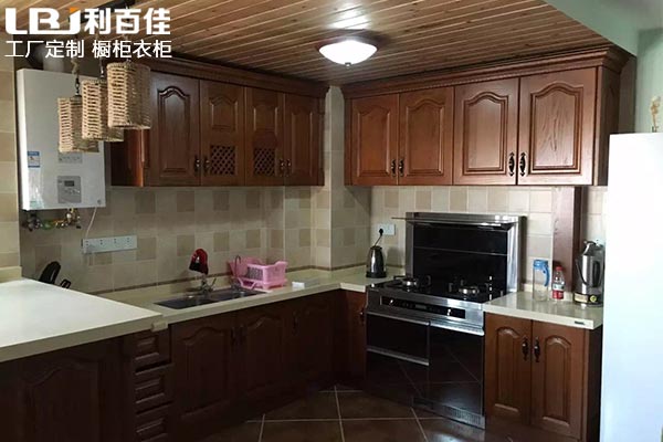 漲姿勢(shì)：廚房裝修時(shí)廚房櫥柜定制是否需要到頂？