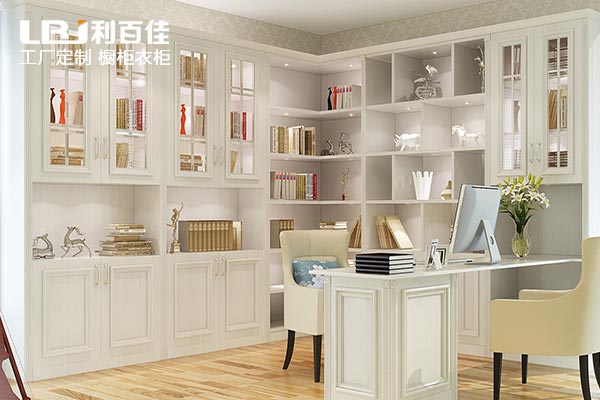您還在買成品書柜？OUT了！趕緊過來瞧瞧利百佳定制書柜！